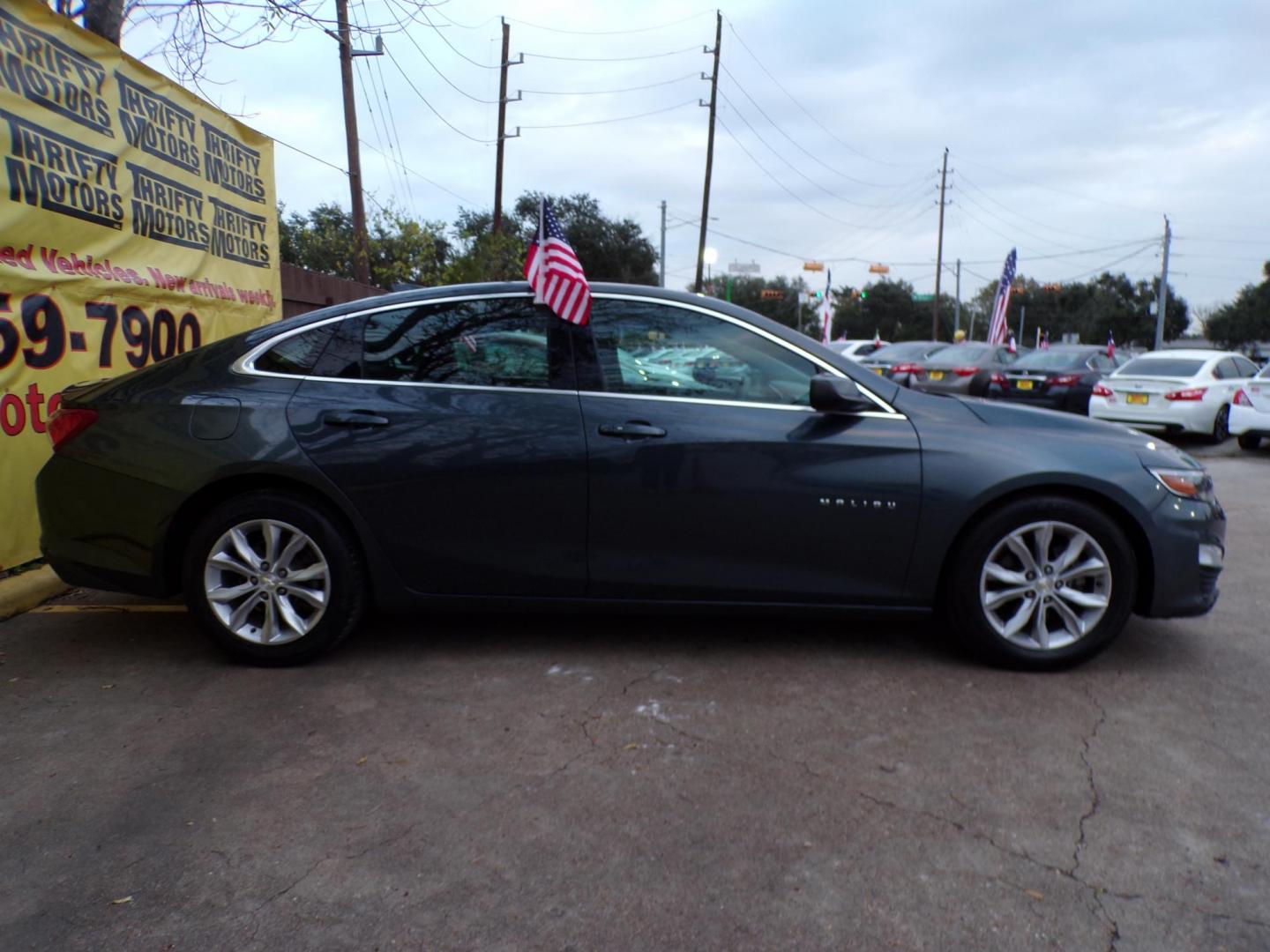 2019 Gray /Gray Chevrolet Malibu LT (1G1ZD5ST6KF) with an 1.5L L4 DOHC 16V engine, 6A transmission, located at 16710 Clay Rd., Houston, TX, 77084, (281) 859-7900, 29.834864, -95.656166 - Photo#4