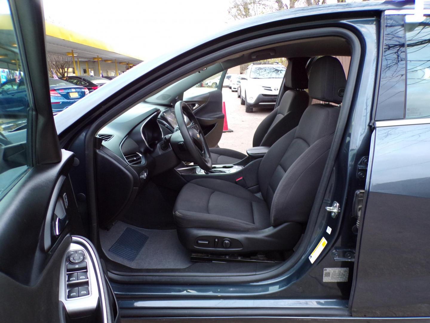 2019 Gray /Gray Chevrolet Malibu LT (1G1ZD5ST6KF) with an 1.5L L4 DOHC 16V engine, 6A transmission, located at 16710 Clay Rd., Houston, TX, 77084, (281) 859-7900, 29.834864, -95.656166 - Photo#10