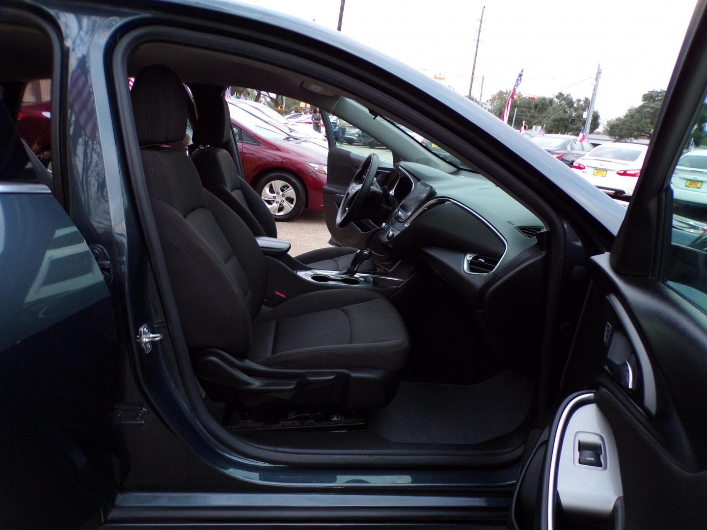 2019 Gray /Gray Chevrolet Malibu LT (1G1ZD5ST6KF) with an 1.5L L4 DOHC 16V engine, 6A transmission, located at 16710 Clay Rd., Houston, TX, 77084, (281) 859-7900, 29.834864, -95.656166 - Photo#12