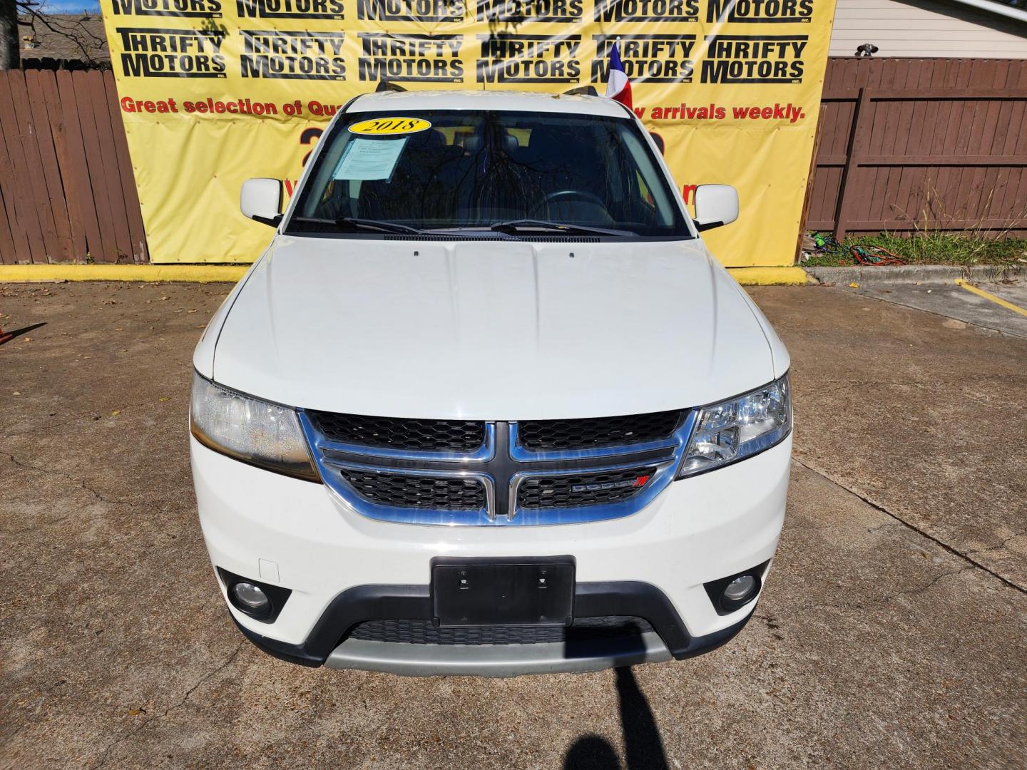 2018 White /Black Dodge Journey SXT (3C4PDCBB3JT) with an 2.4L L6 DOHC 16V engine, 4A transmission, located at 16710 Clay Rd., Houston, TX, 77084, (281) 859-7900, 29.834864, -95.656166 - Photo#0