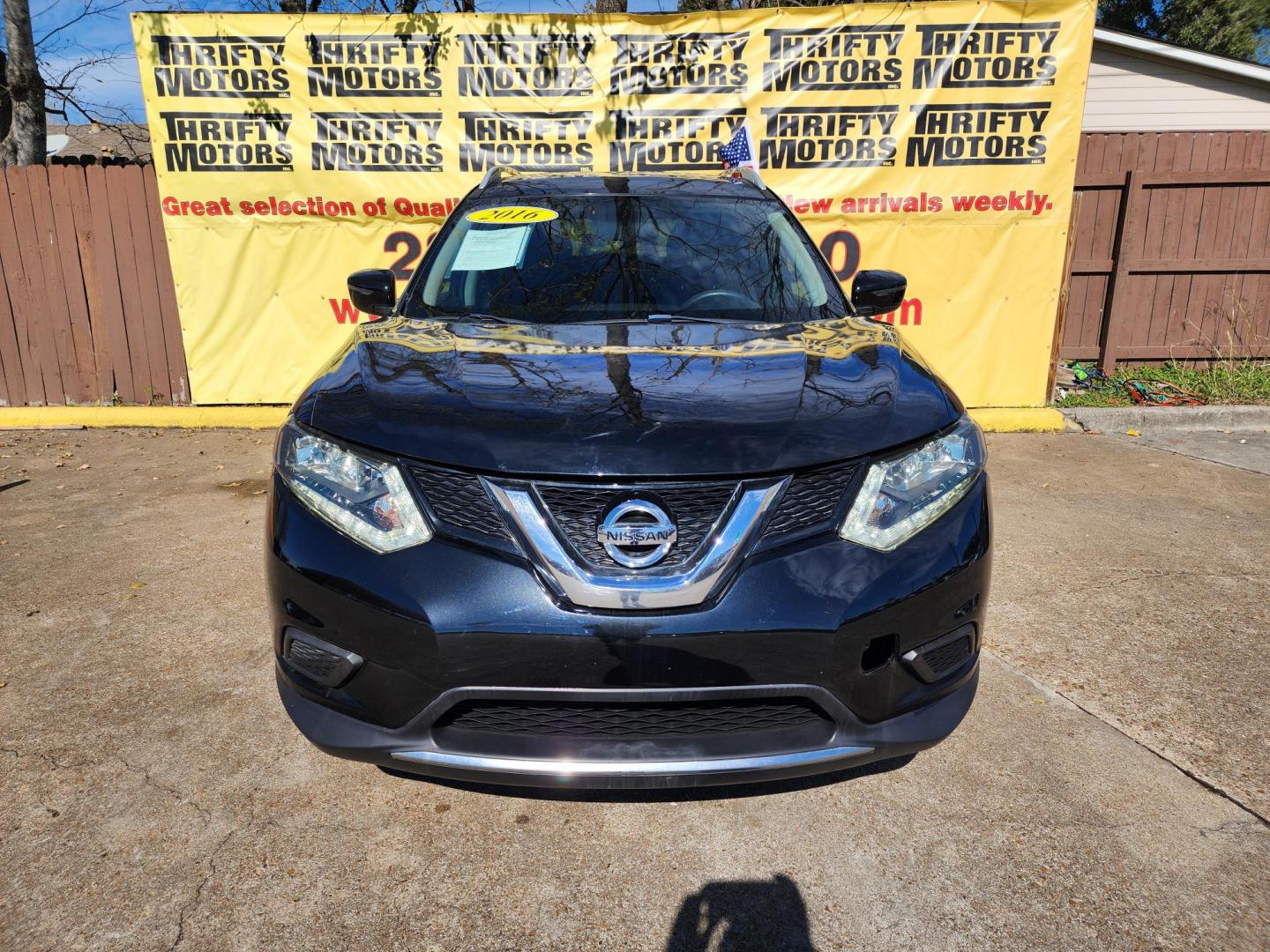 2016 Black /Gray Nissan Rogue S 2WD (5N1AT2MT1GC) with an 2.5L L4 DOHC 16V engine, CVT transmission, located at 16710 Clay Rd., Houston, TX, 77084, (281) 859-7900, 29.834864, -95.656166 - Photo#0