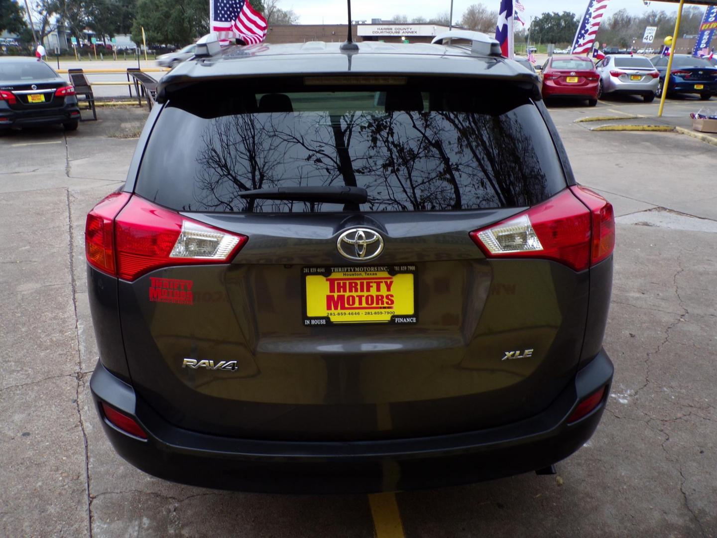 2015 Gray /Gray Toyota RAV4 XLE FWD (2T3WFREV1FW) with an 2.5L L4 DOHC 16V engine, 6-Speed Automatic transmission, located at 16710 Clay Rd., Houston, TX, 77084, (281) 859-7900, 29.834864, -95.656166 - Photo#5