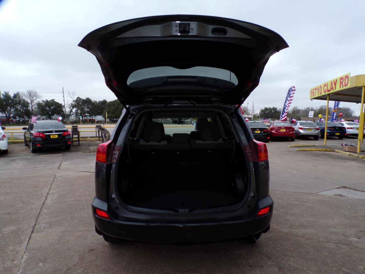 2015 Gray /Gray Toyota RAV4 XLE FWD (2T3WFREV1FW) with an 2.5L L4 DOHC 16V engine, 6-Speed Automatic transmission, located at 16710 Clay Rd., Houston, TX, 77084, (281) 859-7900, 29.834864, -95.656166 - Photo#15