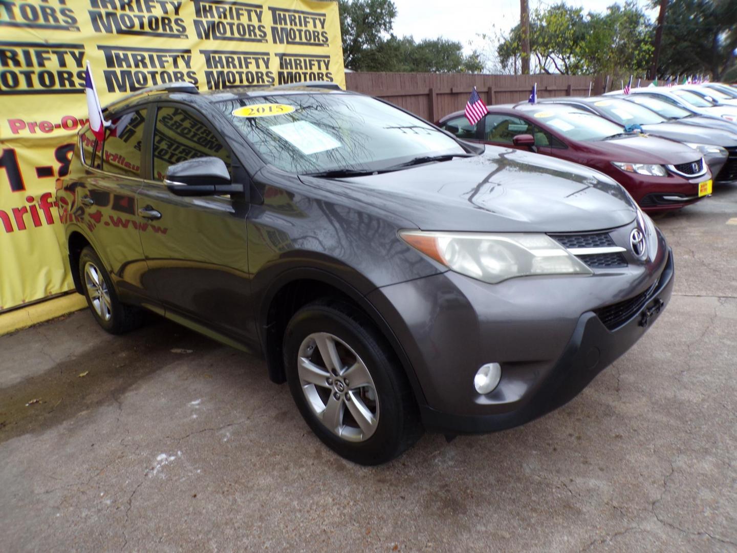 2015 Gray /Gray Toyota RAV4 XLE FWD (2T3WFREV1FW) with an 2.5L L4 DOHC 16V engine, 6-Speed Automatic transmission, located at 16710 Clay Rd., Houston, TX, 77084, (281) 859-7900, 29.834864, -95.656166 - Photo#2