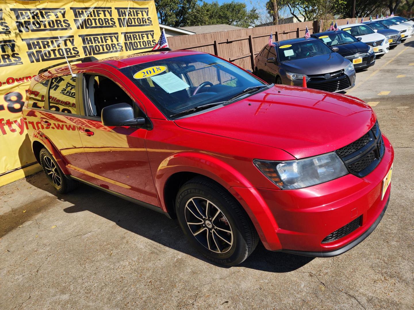 2018 Red /Black Dodge Journey SE (3C4PDCAB0JT) with an 2.4L L4 DOHC 16V engine, Automatic transmission, located at 16710 Clay Rd., Houston, TX, 77084, (281) 859-7900, 29.834864, -95.656166 - Photo#2