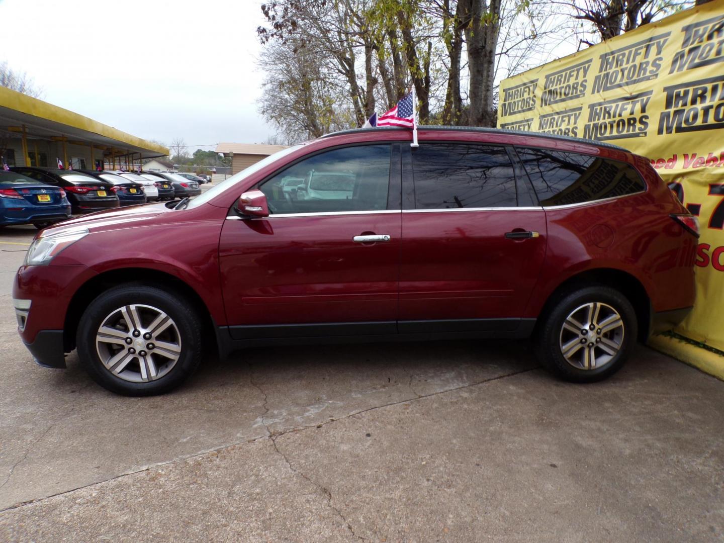 2017 Red /Gray Chevrolet Traverse 1LT FWD (1GNKRGKD0HJ) with an 3.6L V6 DOHC 24V engine, 6A transmission, located at 16710 Clay Rd., Houston, TX, 77084, (281) 859-7900, 29.834864, -95.656166 - Photo#4