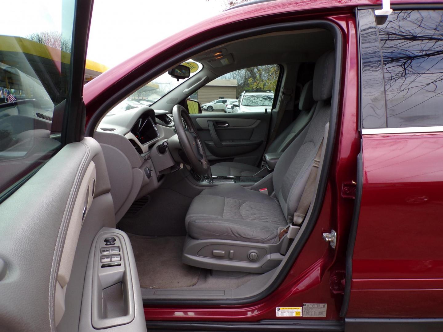 2017 Red /Gray Chevrolet Traverse 1LT FWD (1GNKRGKD0HJ) with an 3.6L V6 DOHC 24V engine, 6A transmission, located at 16710 Clay Rd., Houston, TX, 77084, (281) 859-7900, 29.834864, -95.656166 - Photo#10