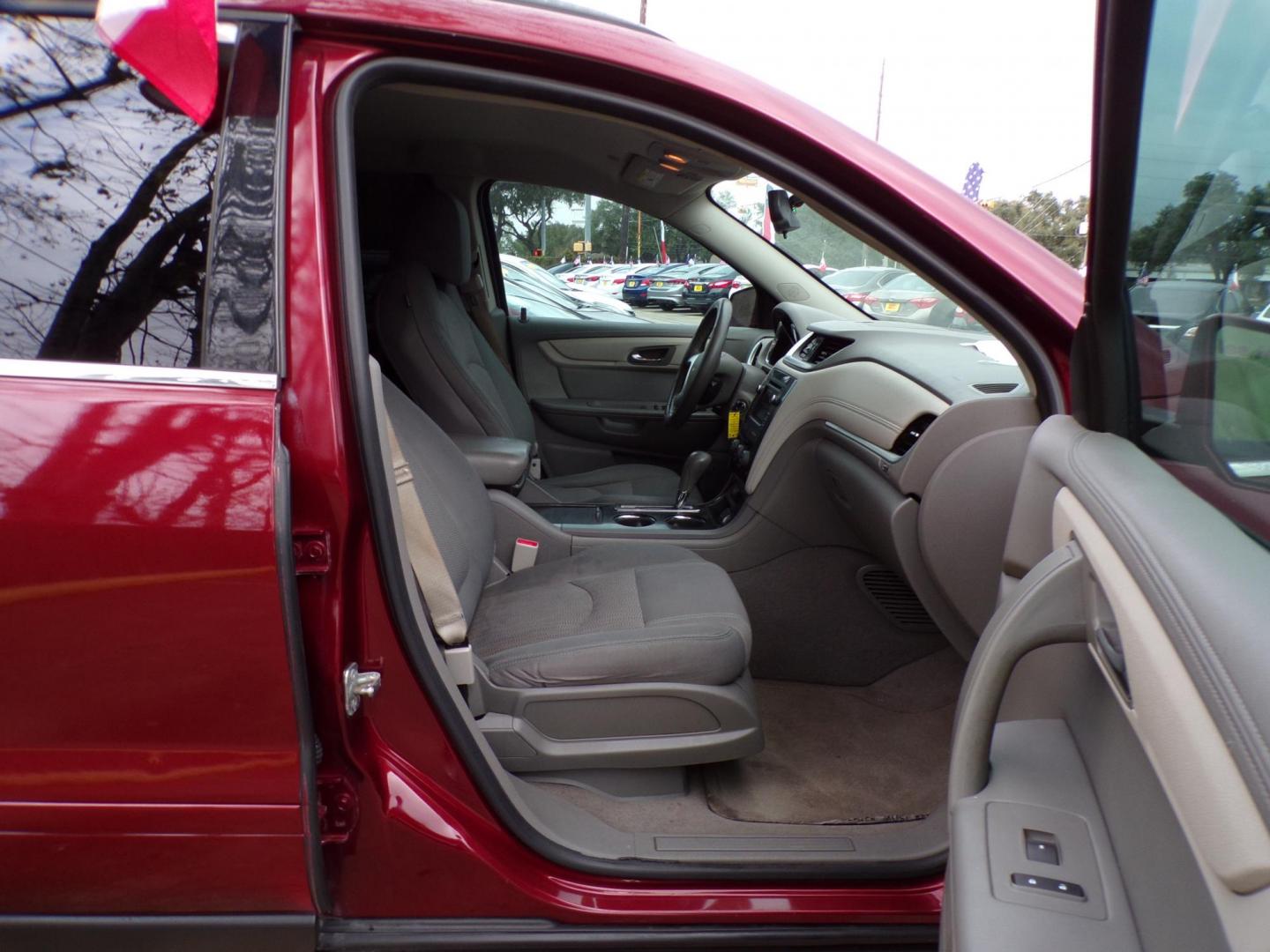 2017 Red /Gray Chevrolet Traverse 1LT FWD (1GNKRGKD0HJ) with an 3.6L V6 DOHC 24V engine, 6A transmission, located at 16710 Clay Rd., Houston, TX, 77084, (281) 859-7900, 29.834864, -95.656166 - Photo#11