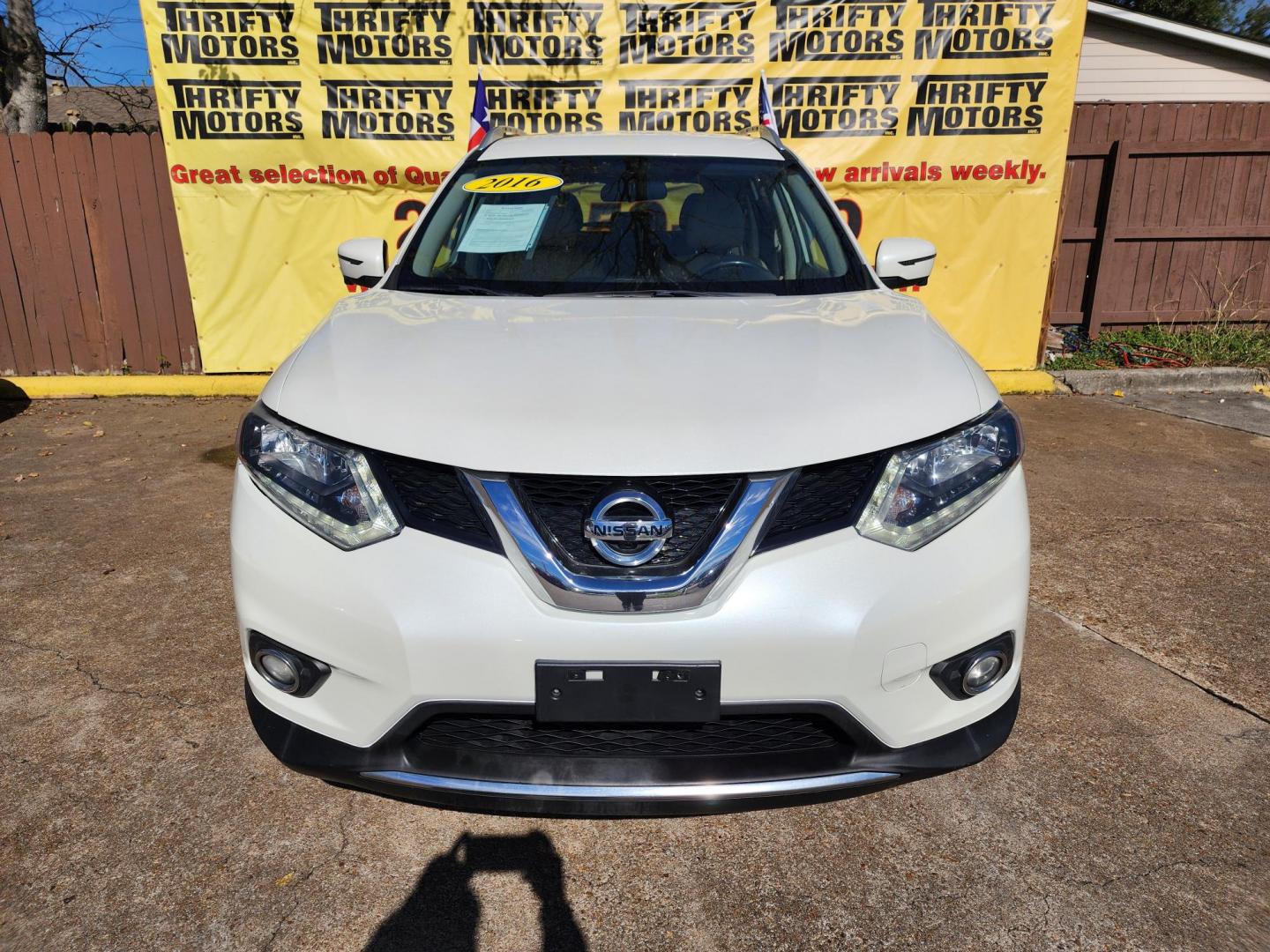 2016 White /Gray Nissan Rogue S 2WD (KNMAT2MT7GP) with an 2.5L L4 DOHC 16V engine, CVT transmission, located at 16710 Clay Rd., Houston, TX, 77084, (281) 859-7900, 29.834864, -95.656166 - Photo#0