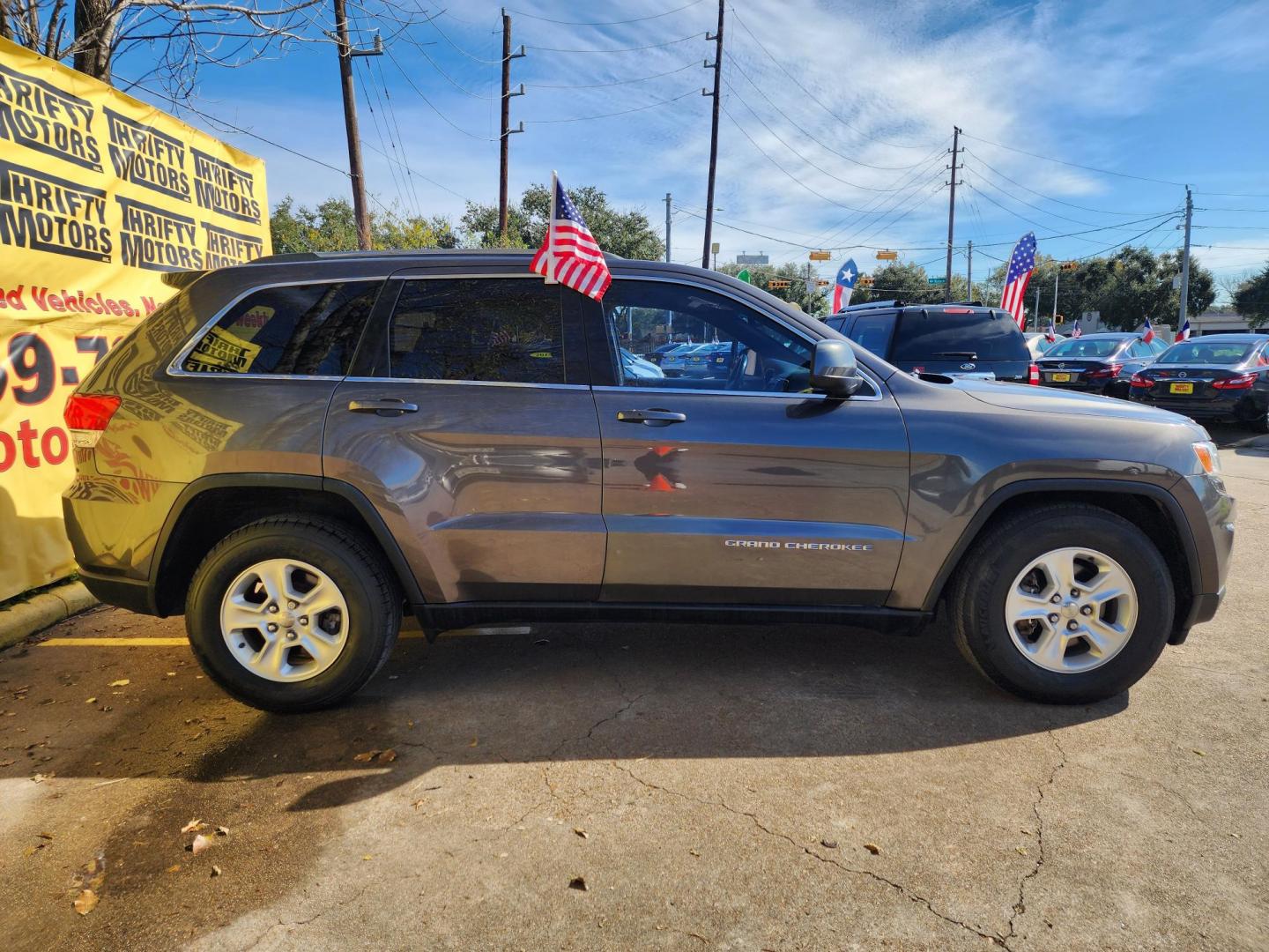 2015 Gray /black Jeep Grand Cherokee Laredo 2WD (1C4RJEAG1FC) with an 3.6L V6 DOHC 24V engine, 8-Speed Automatic transmission, located at 16710 Clay Rd., Houston, TX, 77084, (281) 859-7900, 29.834864, -95.656166 - Photo#3