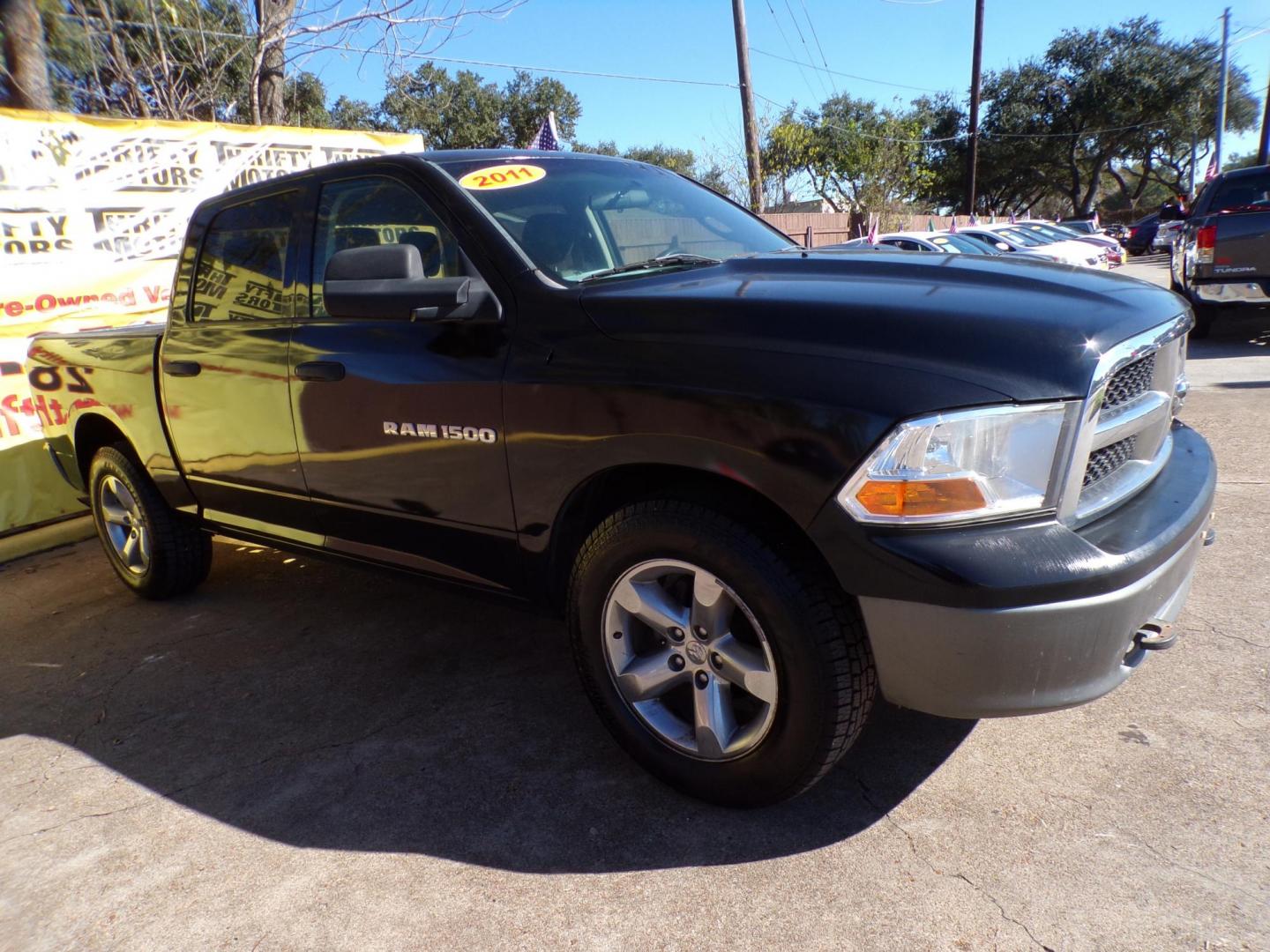 2011 Black /Gray Dodge Ram 1500 SLT Crew Cab 4WD (1D7RV1CP8BS) with an 4.7L V8 SOHC 16V FFV engine, 5-Speed Automatic transmission, located at 16710 Clay Rd., Houston, TX, 77084, (281) 859-7900, 29.834864, -95.656166 - Photo#2