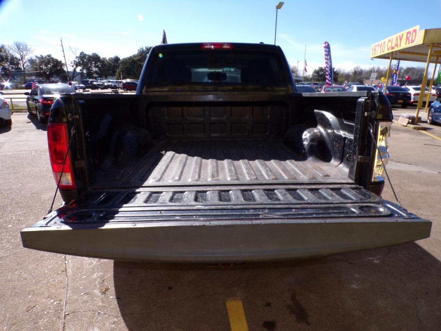 2011 Black /Gray Dodge Ram 1500 SLT Crew Cab 4WD (1D7RV1CP8BS) with an 4.7L V8 SOHC 16V FFV engine, 5-Speed Automatic transmission, located at 16710 Clay Rd., Houston, TX, 77084, (281) 859-7900, 29.834864, -95.656166 - Photo#13