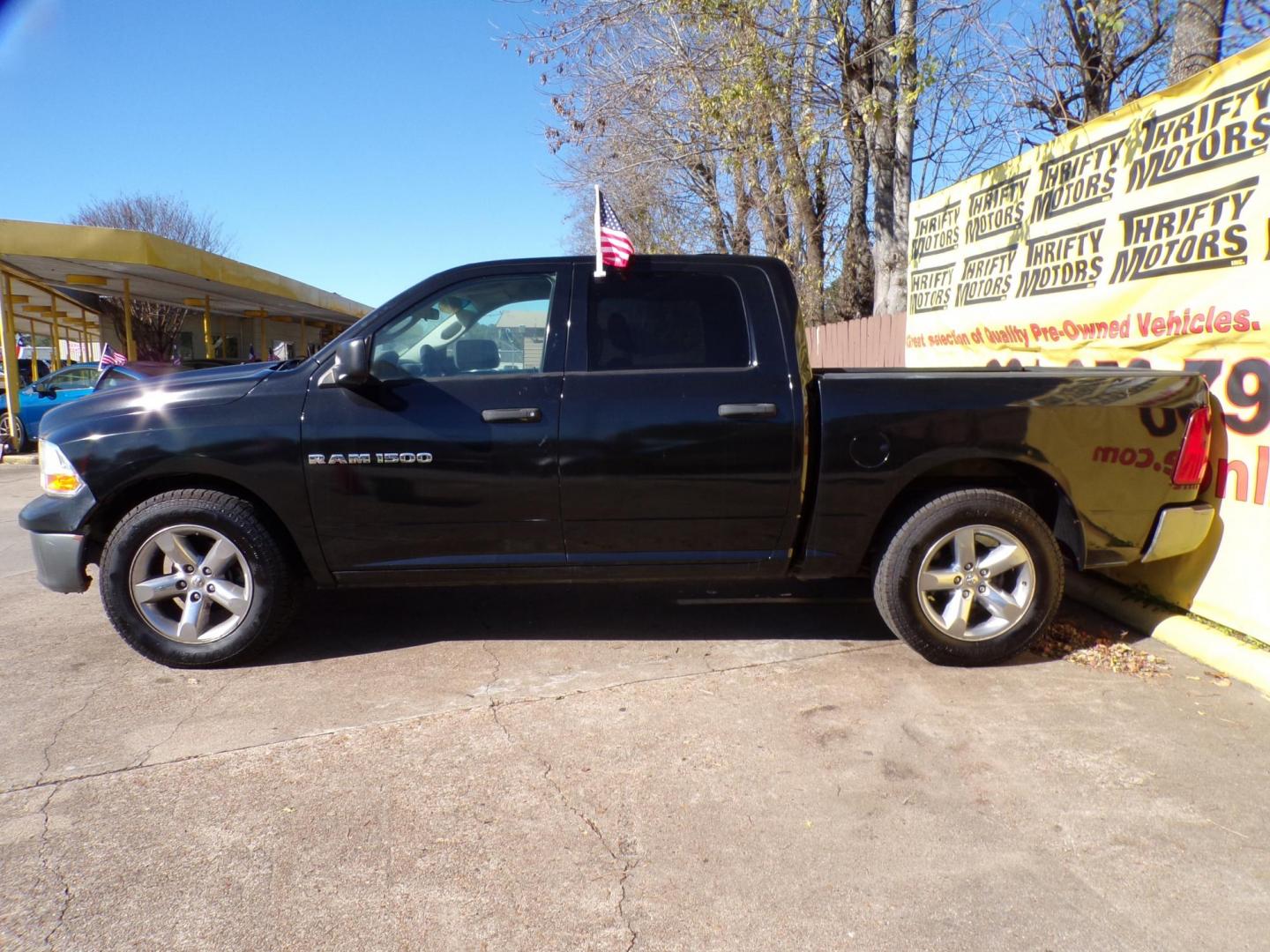 2011 Black /Gray Dodge Ram 1500 SLT Crew Cab 4WD (1D7RV1CP8BS) with an 4.7L V8 SOHC 16V FFV engine, 5-Speed Automatic transmission, located at 16710 Clay Rd., Houston, TX, 77084, (281) 859-7900, 29.834864, -95.656166 - Photo#3