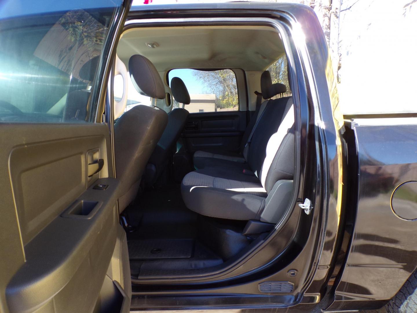 2011 Black /Gray Dodge Ram 1500 SLT Crew Cab 4WD (1D7RV1CP8BS) with an 4.7L V8 SOHC 16V FFV engine, 5-Speed Automatic transmission, located at 16710 Clay Rd., Houston, TX, 77084, (281) 859-7900, 29.834864, -95.656166 - Photo#10