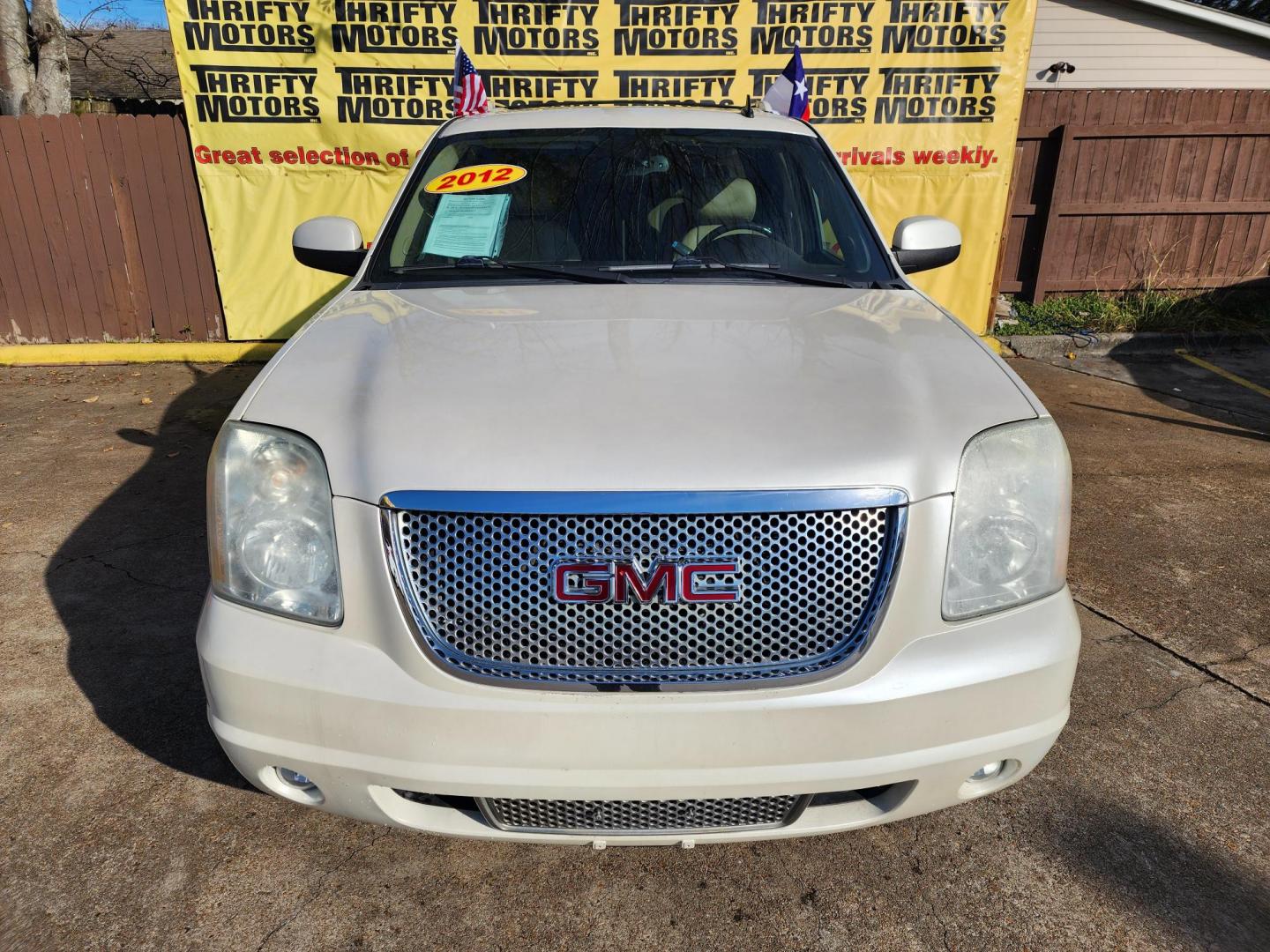 2012 White /Gray GMC Yukon Denali XL 2WD (1GKS1MEF5CR) with an 6.2L V8 OHV 16V engine, Automatic 6-Speed transmission, located at 16710 Clay Rd., Houston, TX, 77084, (281) 859-7900, 29.834864, -95.656166 - Photo#0