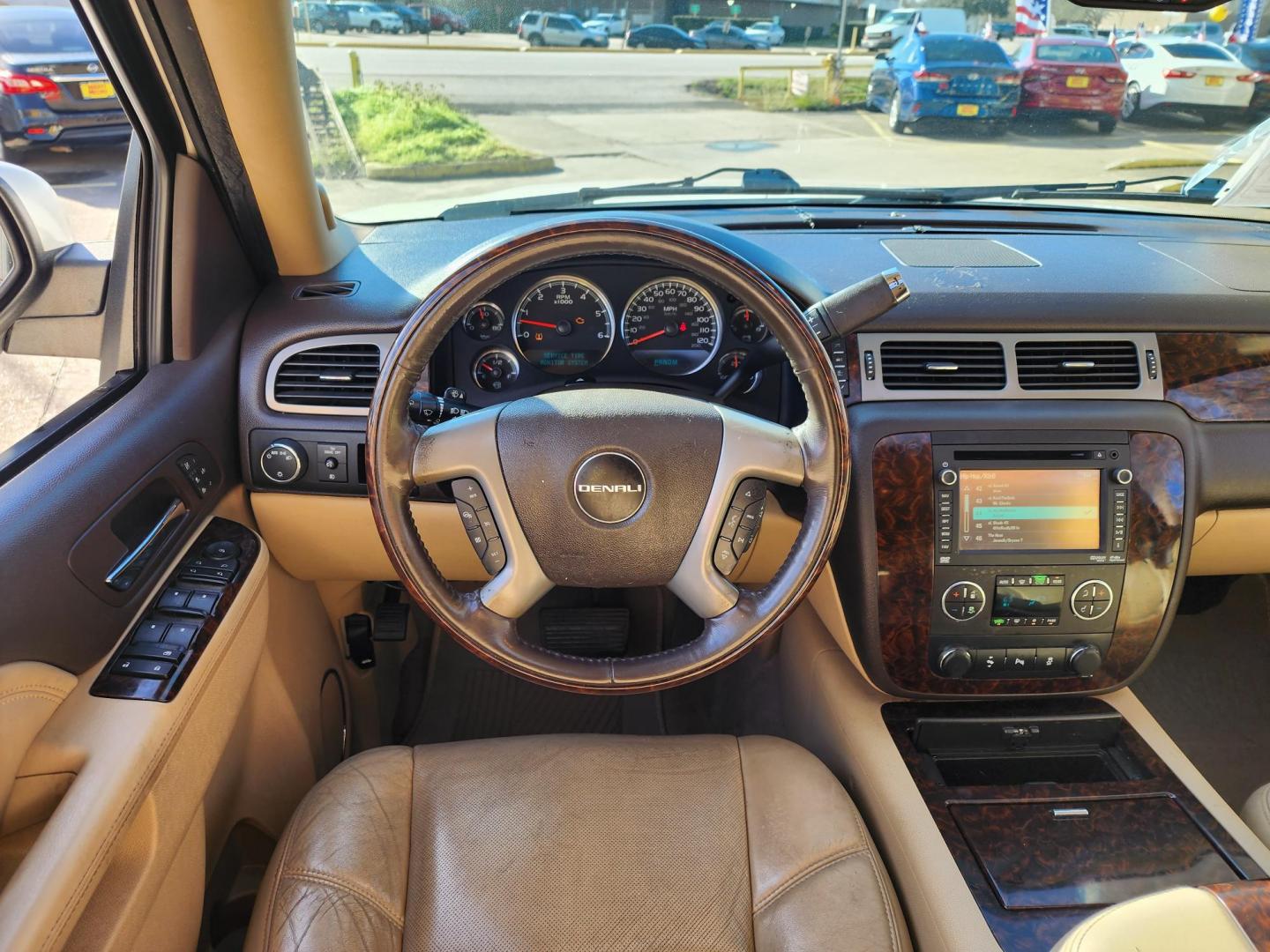 2012 White /Gray GMC Yukon Denali XL 2WD (1GKS1MEF5CR) with an 6.2L V8 OHV 16V engine, Automatic 6-Speed transmission, located at 16710 Clay Rd., Houston, TX, 77084, (281) 859-7900, 29.834864, -95.656166 - Photo#9