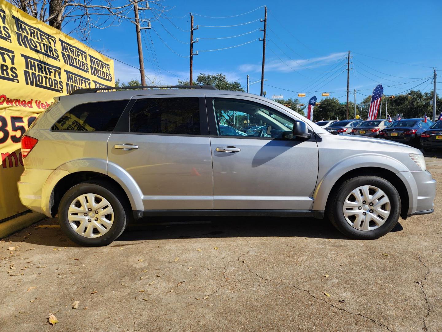 2018 Silver /Gray Dodge Journey SE (3C4PDCAB4JT) with an 2.4L L4 DOHC 16V engine, Automatic transmission, located at 16710 Clay Rd., Houston, TX, 77084, (281) 859-7900, 29.834864, -95.656166 - Photo#3