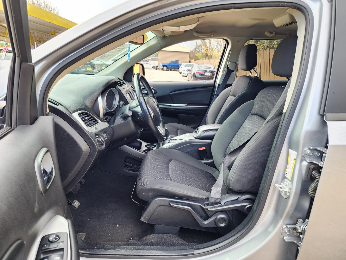 2018 Silver /Gray Dodge Journey SE (3C4PDCAB4JT) with an 2.4L L4 DOHC 16V engine, Automatic transmission, located at 16710 Clay Rd., Houston, TX, 77084, (281) 859-7900, 29.834864, -95.656166 - Photo#10