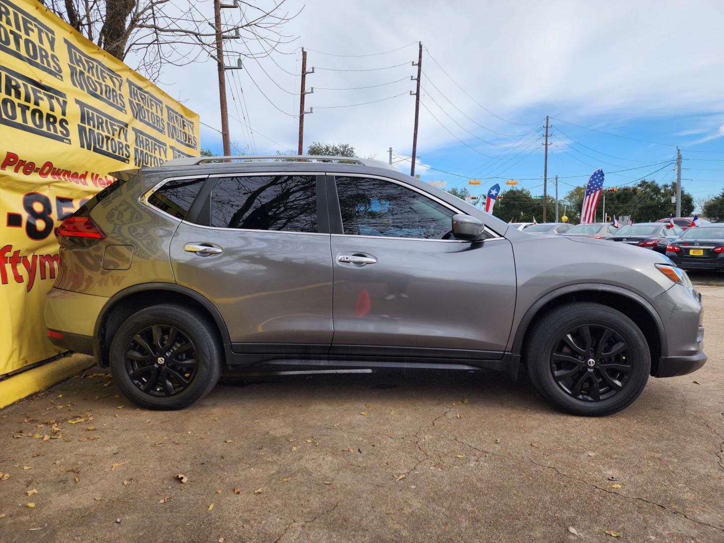 2017 Gray /Gray Nissan Rogue SL AWD (JN8AT2MV3HW) with an 2.5L L4 DOHC 16V engine, CVT transmission, located at 16710 Clay Rd., Houston, TX, 77084, (281) 859-7900, 29.834864, -95.656166 - Photo#4