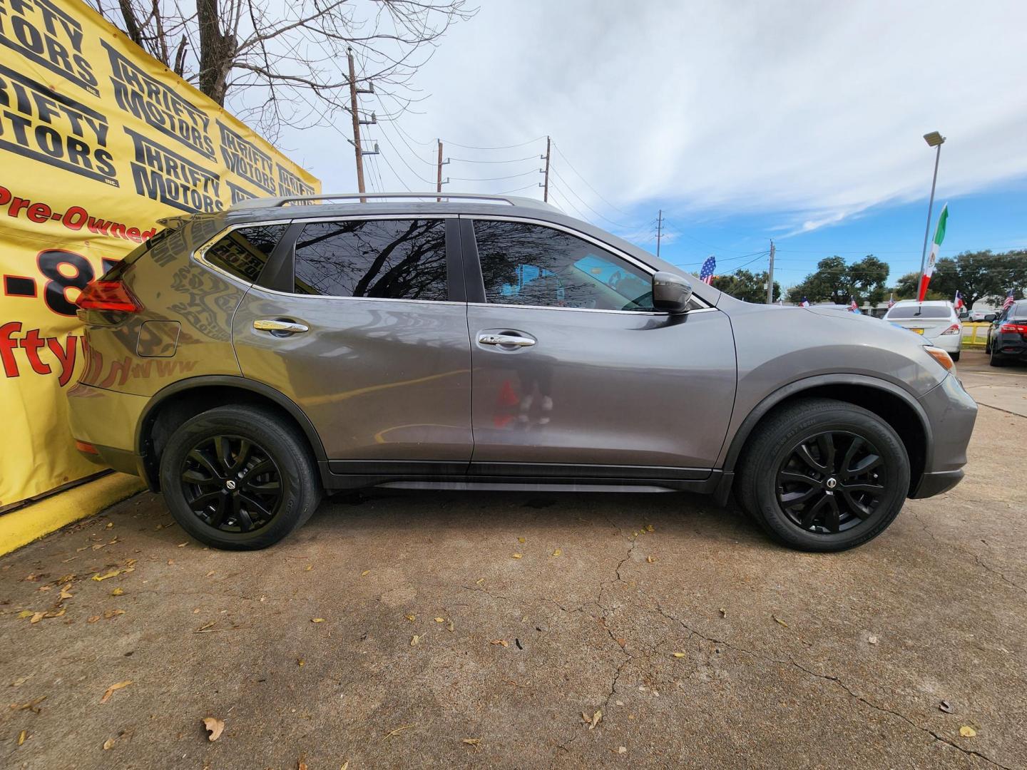 2017 Gray /Gray Nissan Rogue SL AWD (JN8AT2MV3HW) with an 2.5L L4 DOHC 16V engine, CVT transmission, located at 16710 Clay Rd., Houston, TX, 77084, (281) 859-7900, 29.834864, -95.656166 - Photo#3