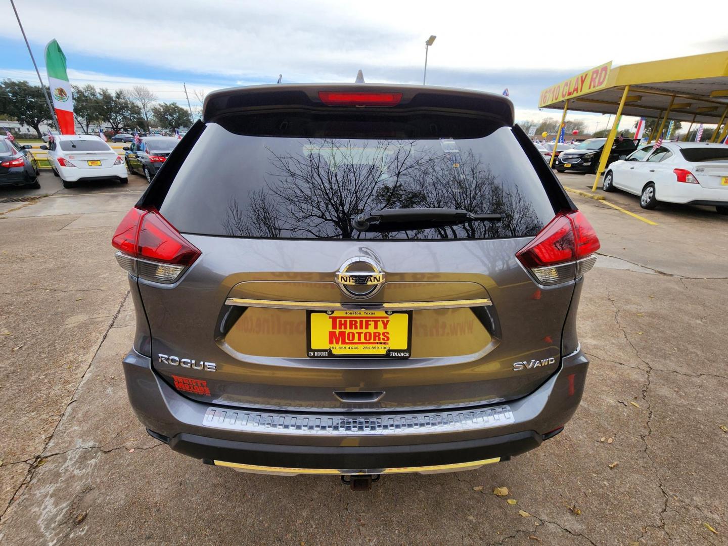 2017 Gray /Gray Nissan Rogue SL AWD (JN8AT2MV3HW) with an 2.5L L4 DOHC 16V engine, CVT transmission, located at 16710 Clay Rd., Houston, TX, 77084, (281) 859-7900, 29.834864, -95.656166 - Photo#6