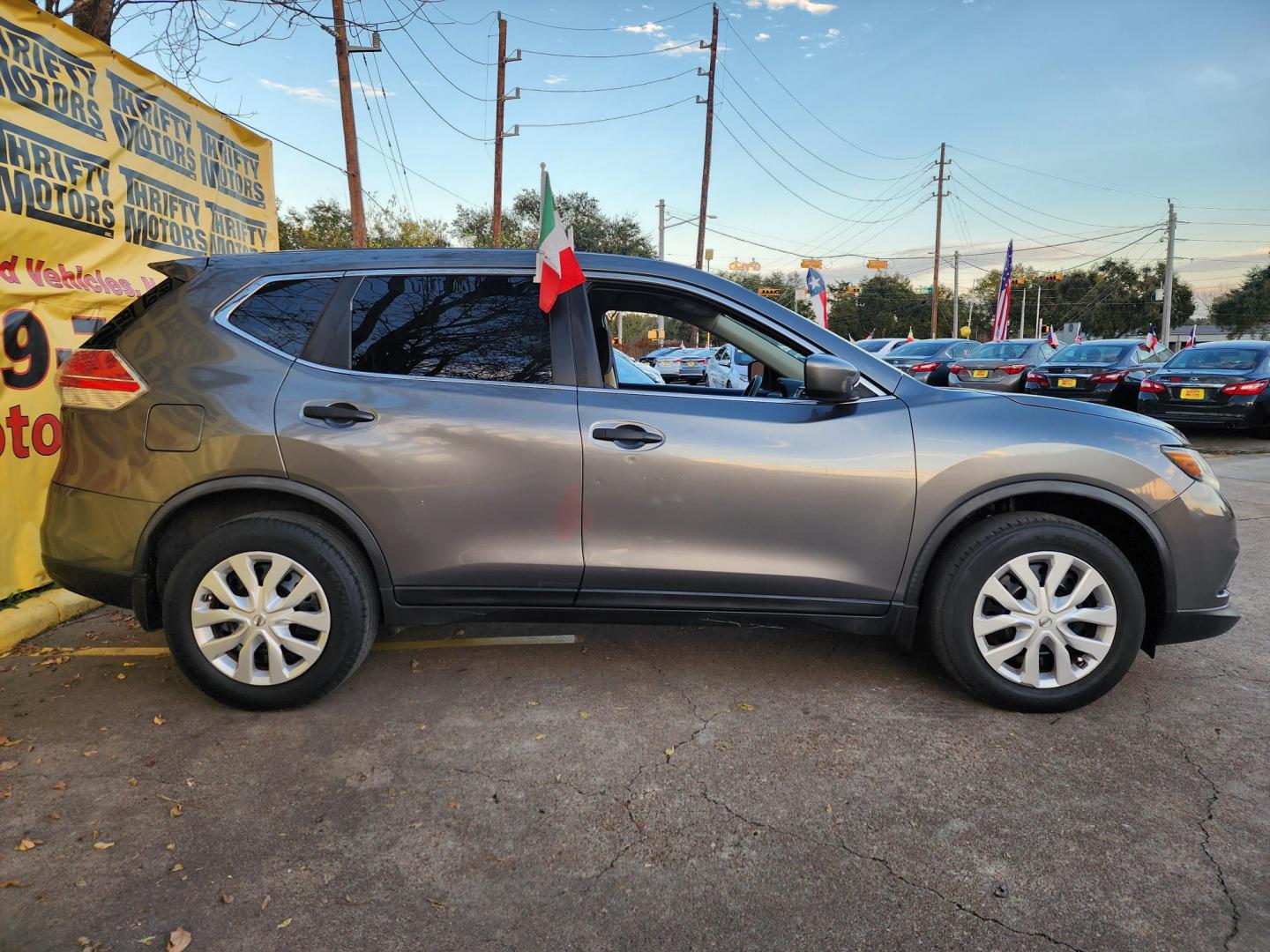 2016 Gray /Black Nissan Rogue S 2WD (JN8AT2MT9GW) with an 2.5L L4 DOHC 16V engine, CVT transmission, located at 16710 Clay Rd., Houston, TX, 77084, (281) 859-7900, 29.834864, -95.656166 - Photo#3