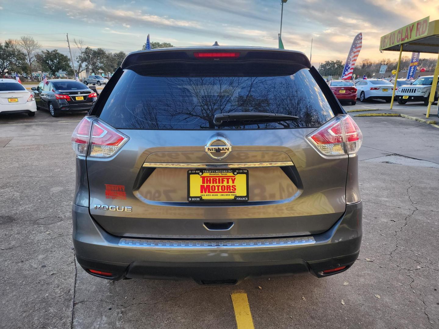 2016 Gray /Black Nissan Rogue S 2WD (JN8AT2MT9GW) with an 2.5L L4 DOHC 16V engine, CVT transmission, located at 16710 Clay Rd., Houston, TX, 77084, (281) 859-7900, 29.834864, -95.656166 - Photo#5