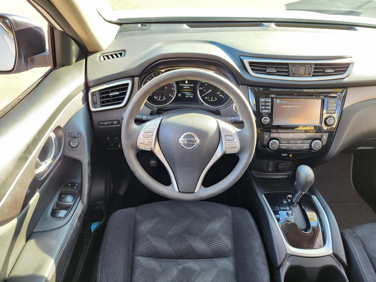 2016 White /Black Nissan Rogue S 2WD (JN8AT2MT0GW) with an 2.5L L4 DOHC 16V engine, CVT transmission, located at 16710 Clay Rd., Houston, TX, 77084, (281) 859-7900, 29.834864, -95.656166 - Photo#9