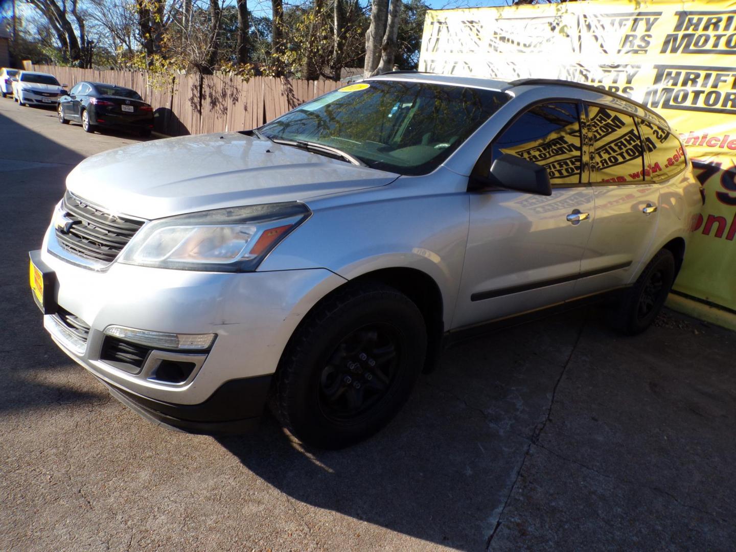 2016 Gray /Gray Chevrolet Traverse LS FWD (1GNKRFKD0GJ) with an 3.6L V6 DOHC 24V engine, 6A transmission, located at 16710 Clay Rd., Houston, TX, 77084, (281) 859-7900, 29.834864, -95.656166 - Photo#1