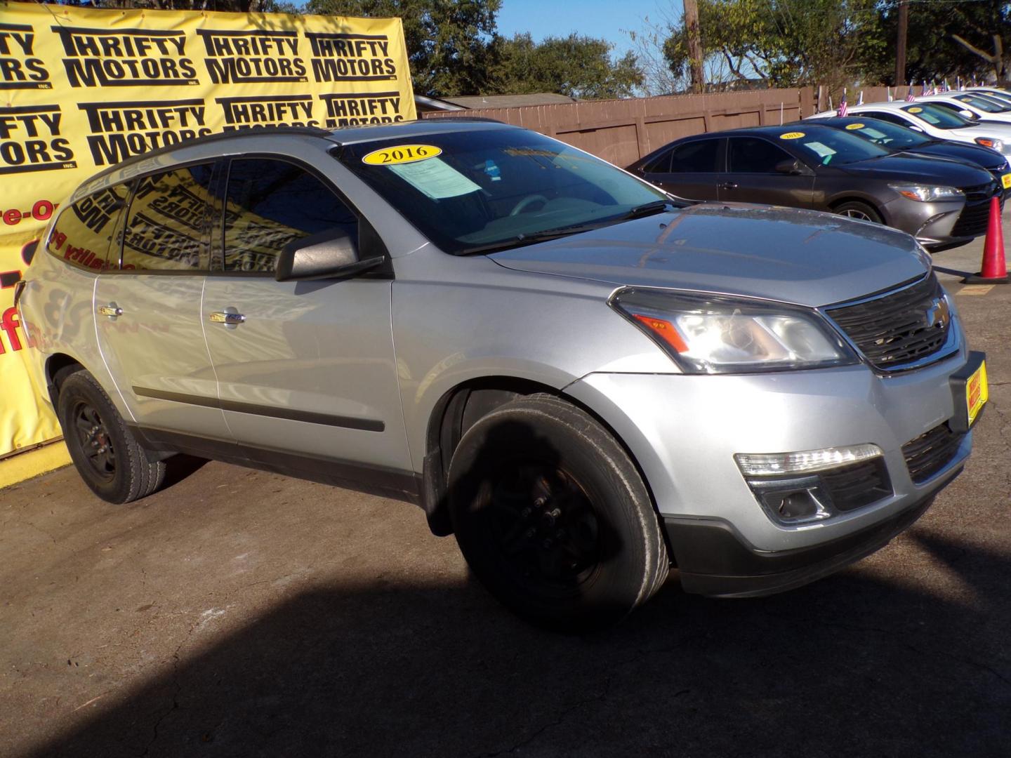 2016 Gray /Gray Chevrolet Traverse LS FWD (1GNKRFKD0GJ) with an 3.6L V6 DOHC 24V engine, 6A transmission, located at 16710 Clay Rd., Houston, TX, 77084, (281) 859-7900, 29.834864, -95.656166 - Photo#2