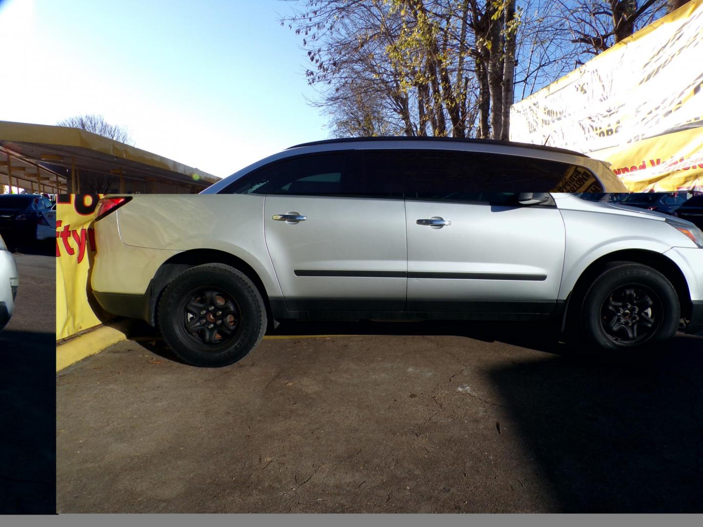 2016 Gray /Gray Chevrolet Traverse LS FWD (1GNKRFKD0GJ) with an 3.6L V6 DOHC 24V engine, 6A transmission, located at 16710 Clay Rd., Houston, TX, 77084, (281) 859-7900, 29.834864, -95.656166 - Photo#3