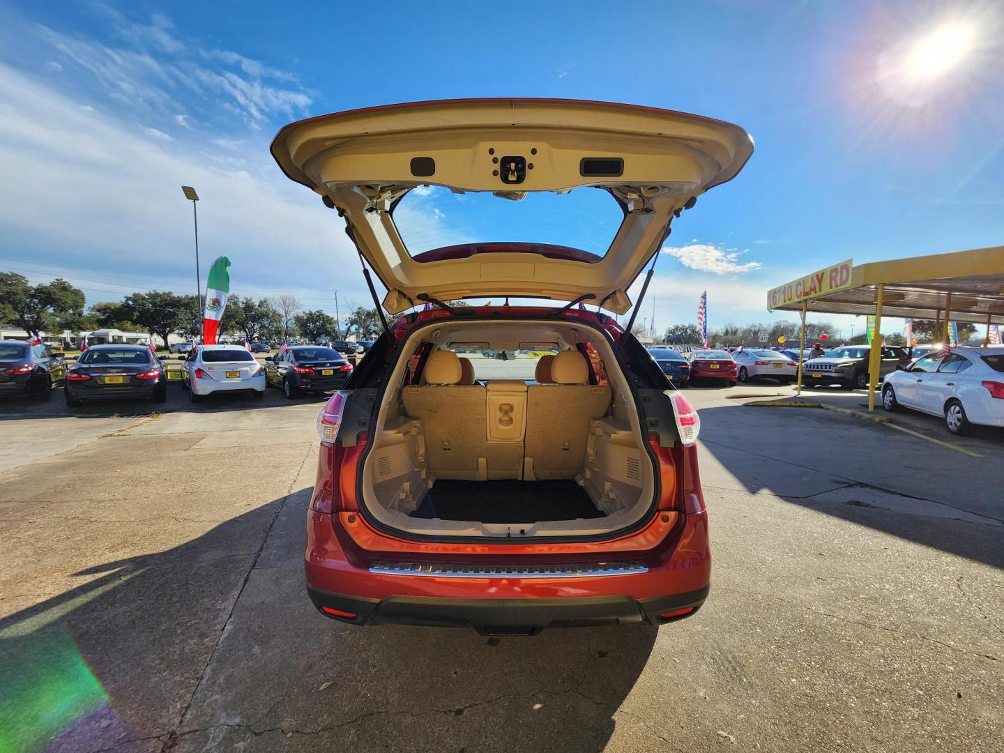 2016 Red /Beige Nissan Rogue S 2WD (JN8AT2MT5GW) with an 2.5L L4 DOHC 16V engine, CVT transmission, located at 16710 Clay Rd., Houston, TX, 77084, (281) 859-7900, 29.834864, -95.656166 - Photo#15