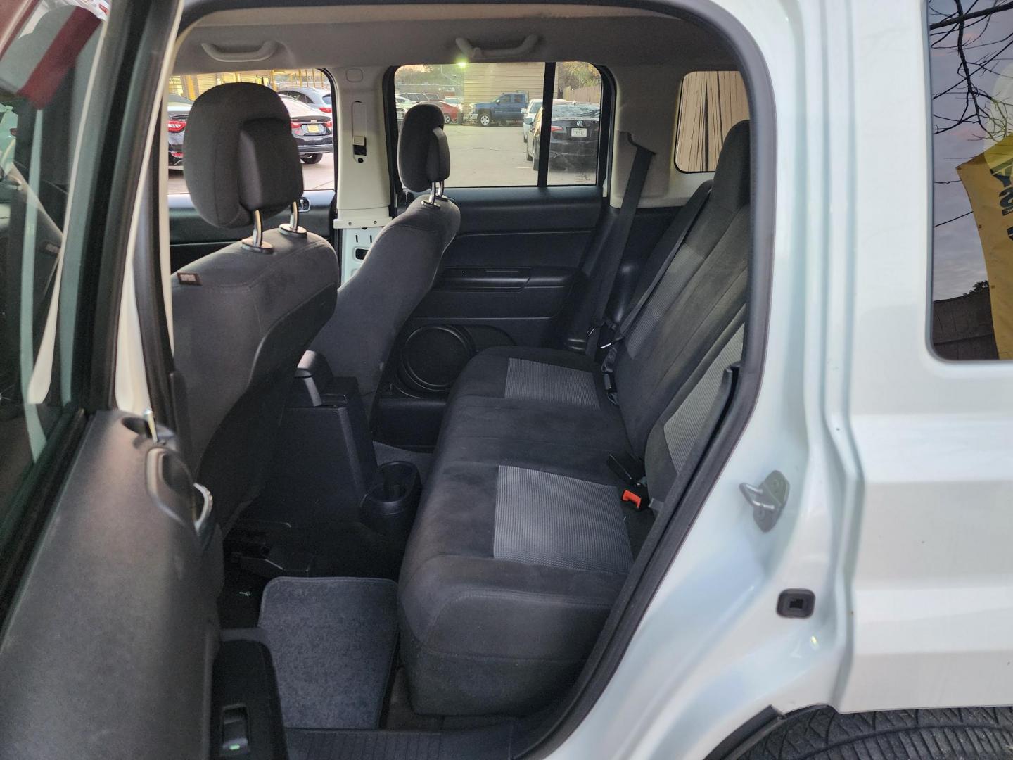 2016 White /Gray Jeep Patriot Latitude 2WD (1C4NJPFBXGD) with an 2.4L L4 DOHC 16V engine, located at 16710 Clay Rd., Houston, TX, 77084, (281) 859-7900, 29.834864, -95.656166 - Photo#7