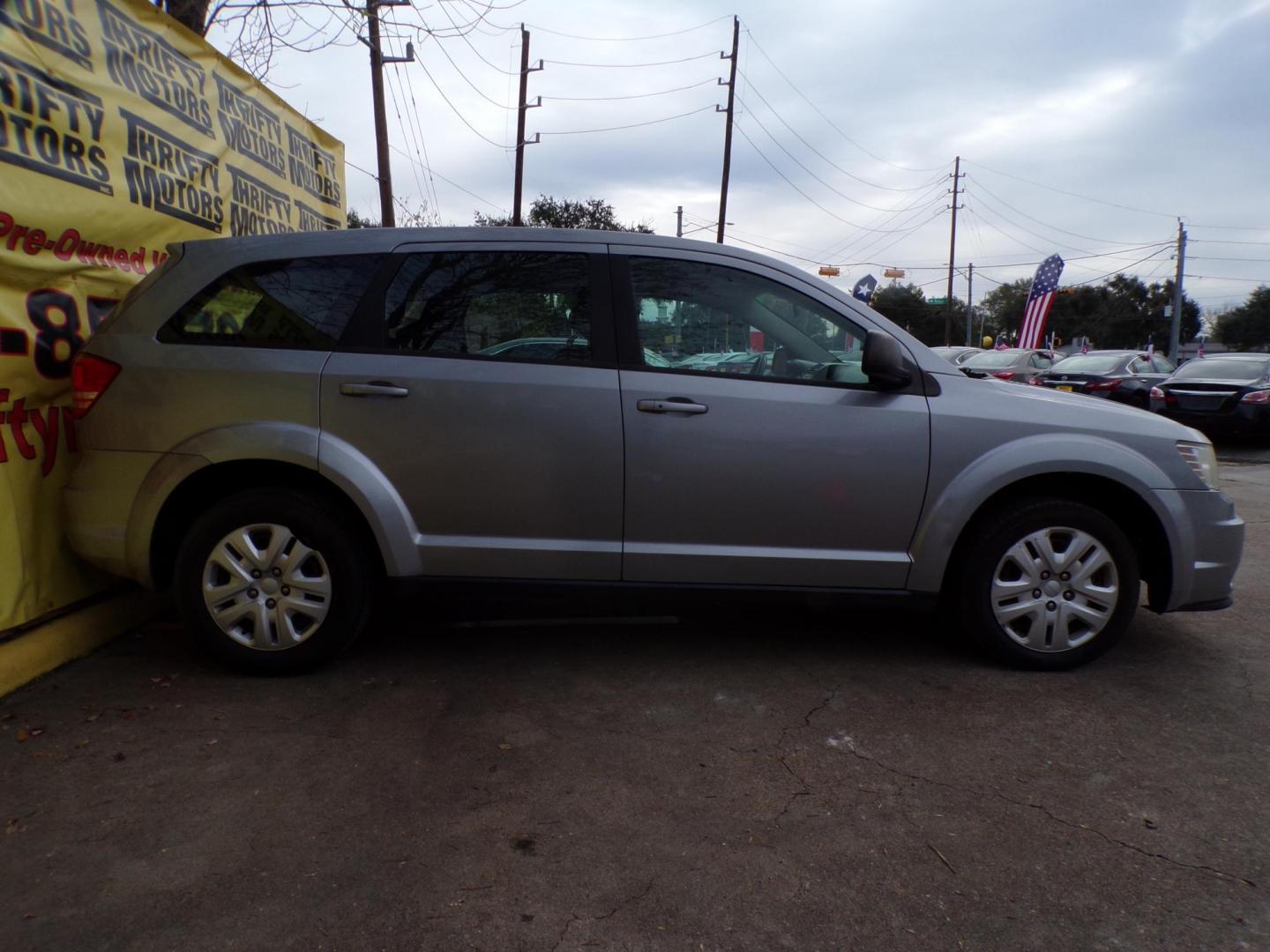 2015 Silver /Gray Dodge Journey SE (3C4PDCAB1FT) with an 2.4L L4 DOHC 16V engine, 4-Speed Automatic transmission, located at 16710 Clay Rd., Houston, TX, 77084, (281) 859-7900, 29.834864, -95.656166 - Photo#4