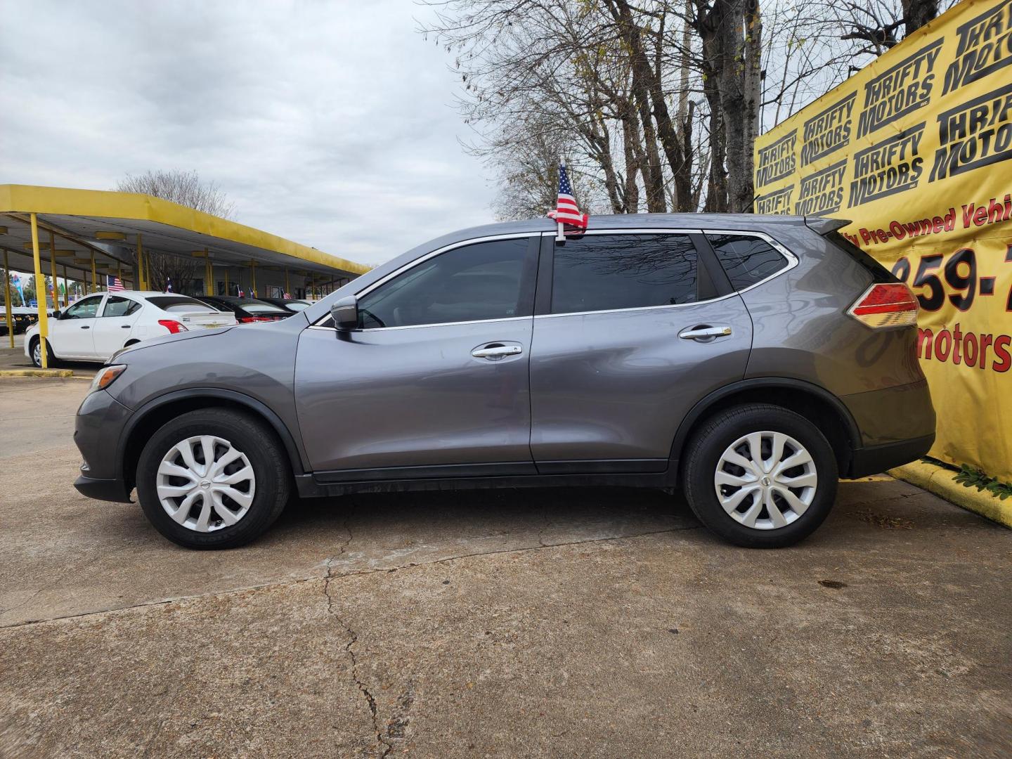 2015 Gray /Tan Nissan Rogue S 2WD (KNMAT2MTXFP) with an 2.5L L4 DOHC 16V engine, Continuously Variable Transmission transmission, located at 16710 Clay Rd., Houston, TX, 77084, (281) 859-7900, 29.834864, -95.656166 - Photo#4