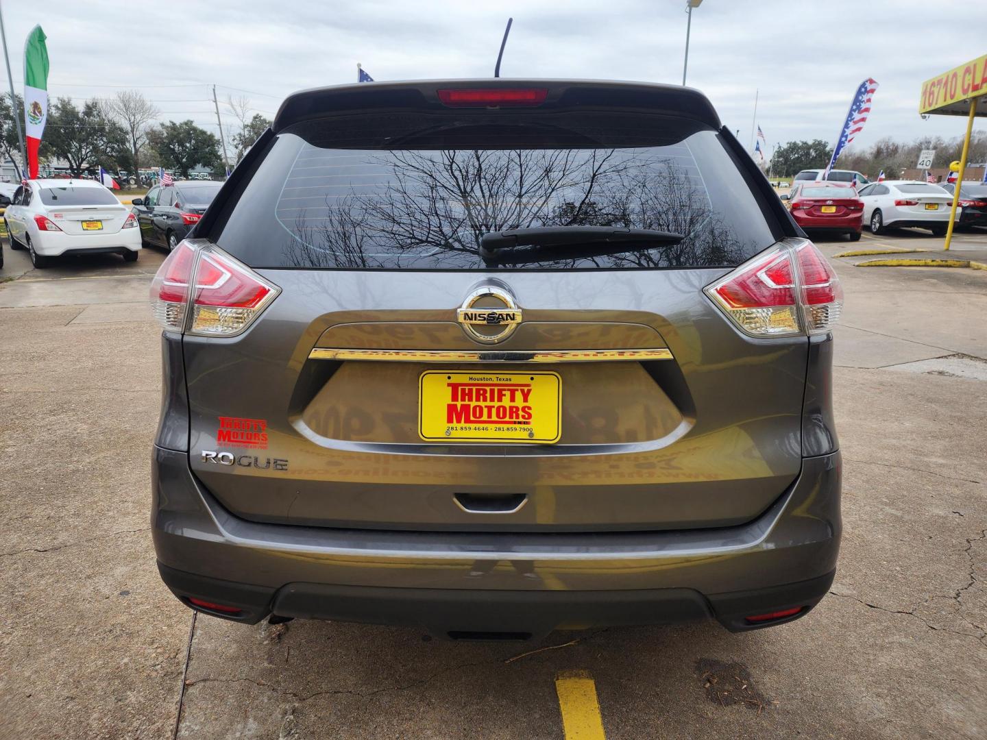 2015 Gray /Tan Nissan Rogue S 2WD (KNMAT2MTXFP) with an 2.5L L4 DOHC 16V engine, Continuously Variable Transmission transmission, located at 16710 Clay Rd., Houston, TX, 77084, (281) 859-7900, 29.834864, -95.656166 - Photo#5