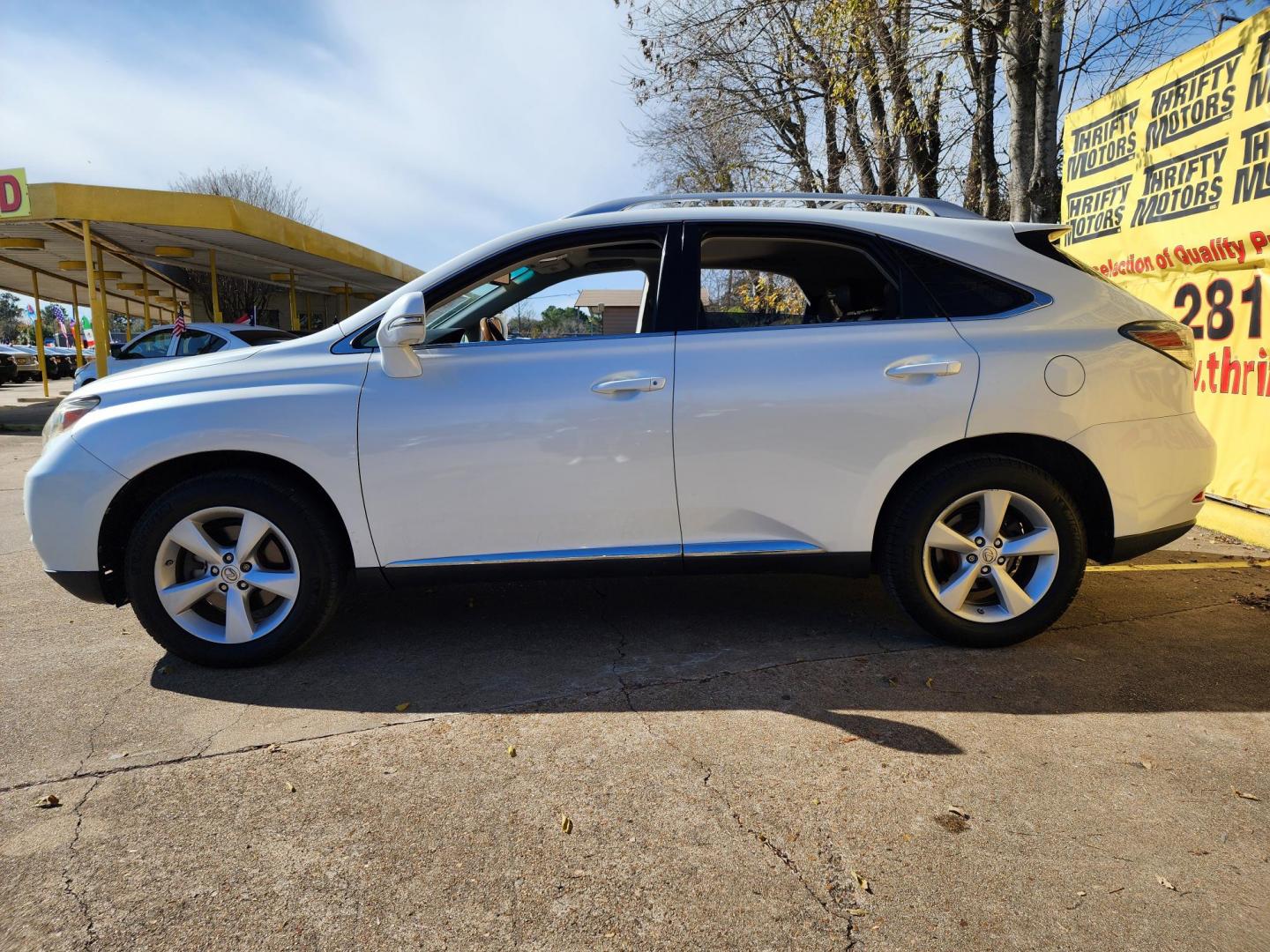 2012 White /Black Lexus RX 350 AWD (JTJBK1BAXC2) with an 3.5L V6 DOHC 24V engine, 5-Speed Automatic transmission, located at 16710 Clay Rd., Houston, TX, 77084, (281) 859-7900, 29.834864, -95.656166 - Photo#4