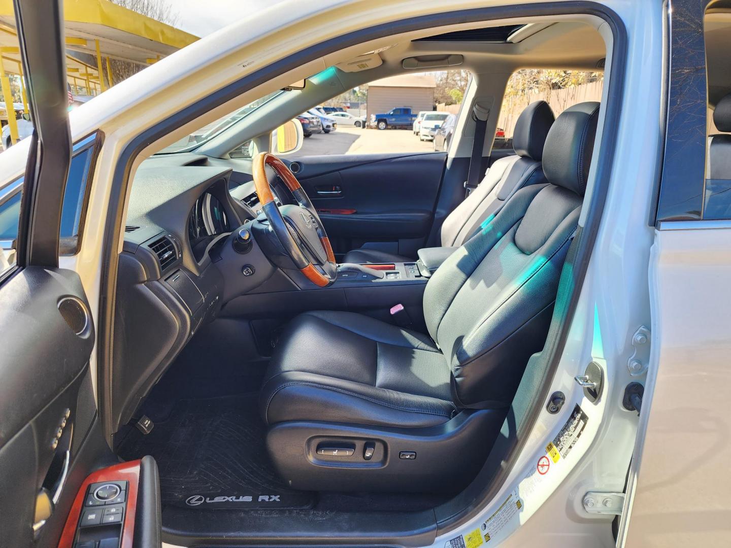 2012 White /Black Lexus RX 350 AWD (JTJBK1BAXC2) with an 3.5L V6 DOHC 24V engine, 5-Speed Automatic transmission, located at 16710 Clay Rd., Houston, TX, 77084, (281) 859-7900, 29.834864, -95.656166 - Photo#10