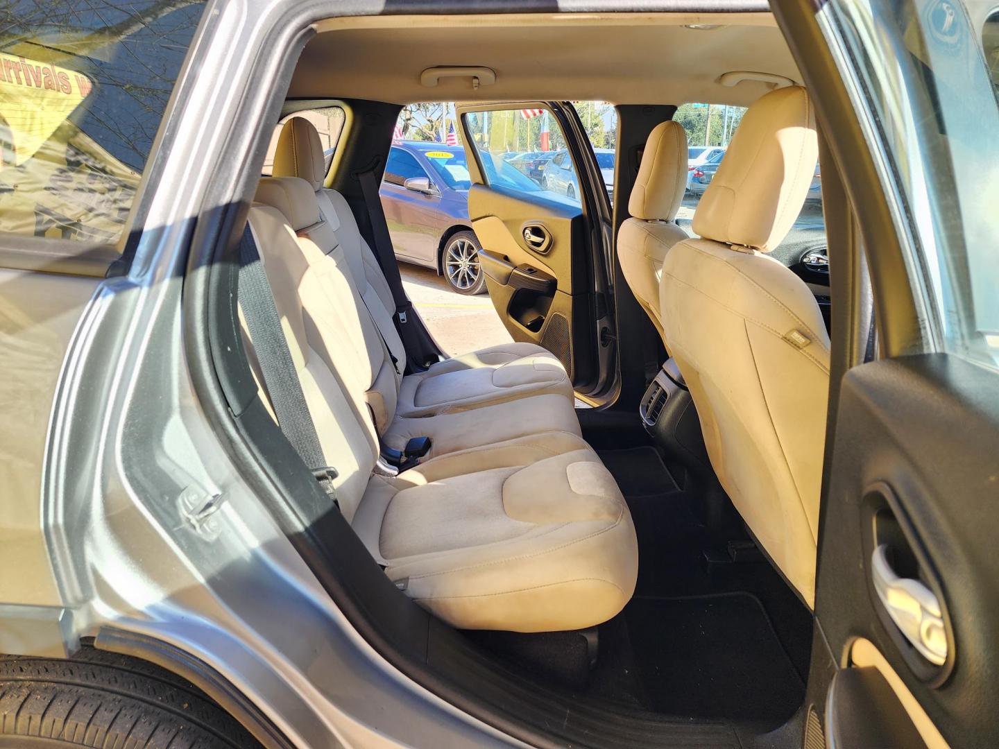 2016 Silver /Gray Jeep Cherokee Sport FWD (1C4PJLAB5GW) with an 2.4L L4 DOHC 16V engine, Automatic transmission, located at 16710 Clay Rd., Houston, TX, 77084, (281) 859-7900, 29.834864, -95.656166 - Photo#11