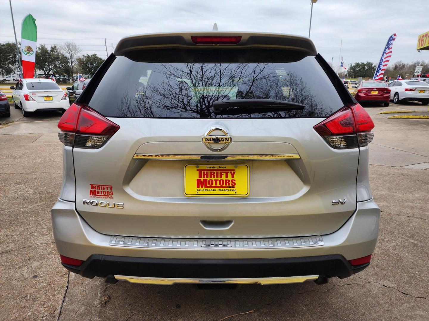 2017 Silver /Gray Nissan Rogue SL FWD (KNMAT2MT4HP) with an 2.5L L4 DOHC 16V engine, Automatic transmission, located at 16710 Clay Rd., Houston, TX, 77084, (281) 859-7900, 29.834864, -95.656166 - Photo#5