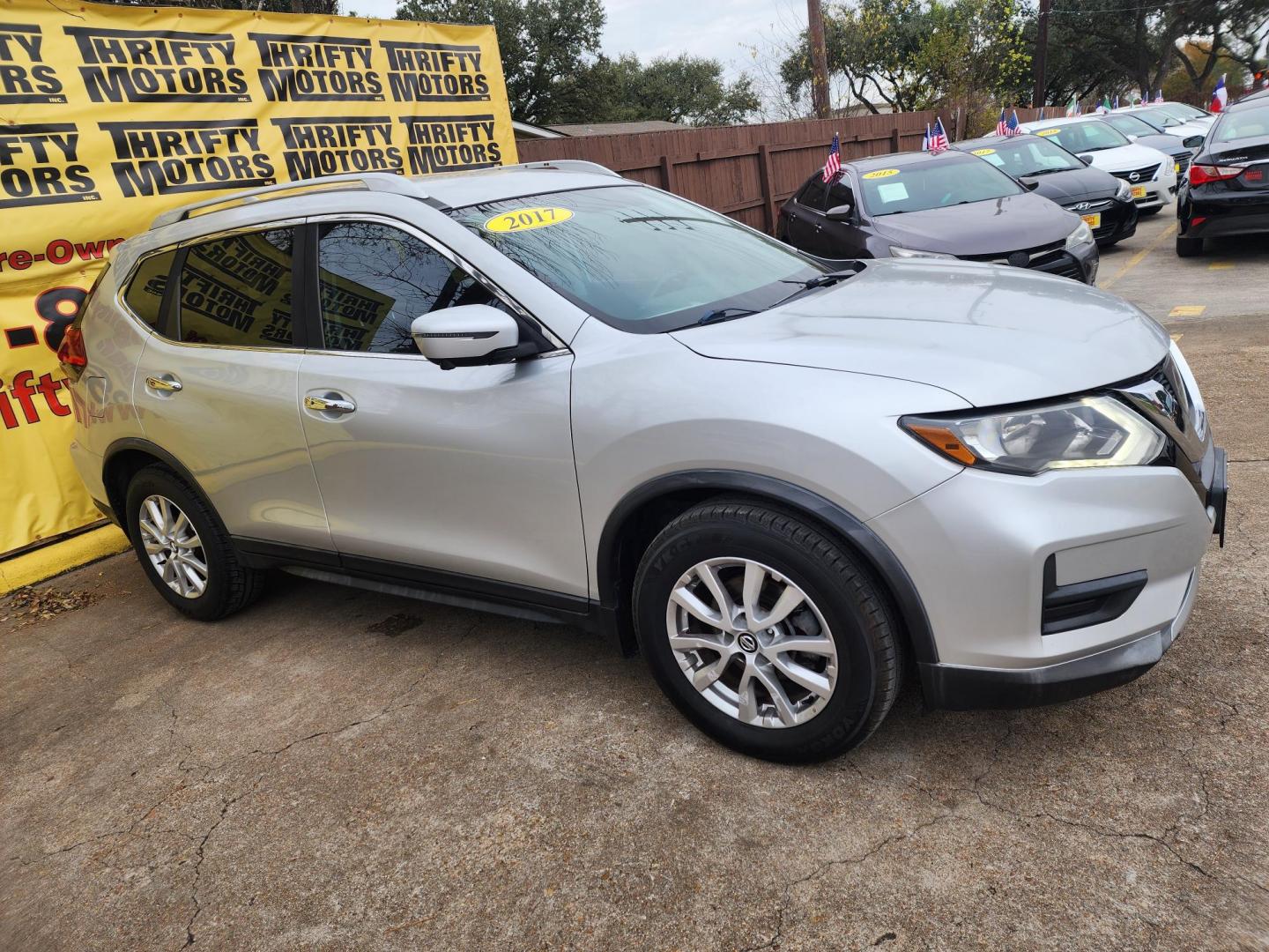 2017 Silver /Gray Nissan Rogue SL FWD (KNMAT2MT4HP) with an 2.5L L4 DOHC 16V engine, Automatic transmission, located at 16710 Clay Rd., Houston, TX, 77084, (281) 859-7900, 29.834864, -95.656166 - Photo#2