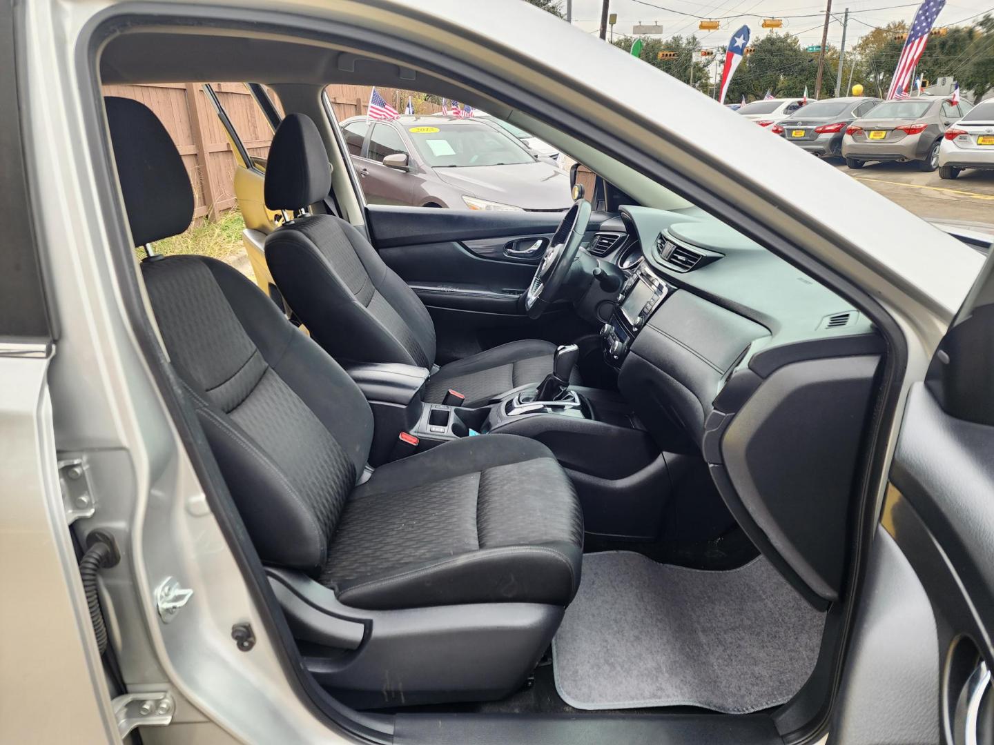 2017 Silver /Gray Nissan Rogue SL FWD (KNMAT2MT4HP) with an 2.5L L4 DOHC 16V engine, Automatic transmission, located at 16710 Clay Rd., Houston, TX, 77084, (281) 859-7900, 29.834864, -95.656166 - Photo#13