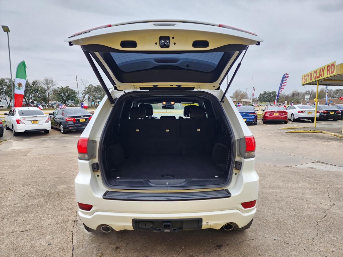 2015 White /Black Jeep Grand Cherokee Laredo 4WD (1C4RJFAG3FC) with an 3.6L V6 DOHC 24V engine, 8-Speed Automatic transmission, located at 16710 Clay Rd., Houston, TX, 77084, (281) 859-7900, 29.834864, -95.656166 - Photo#15