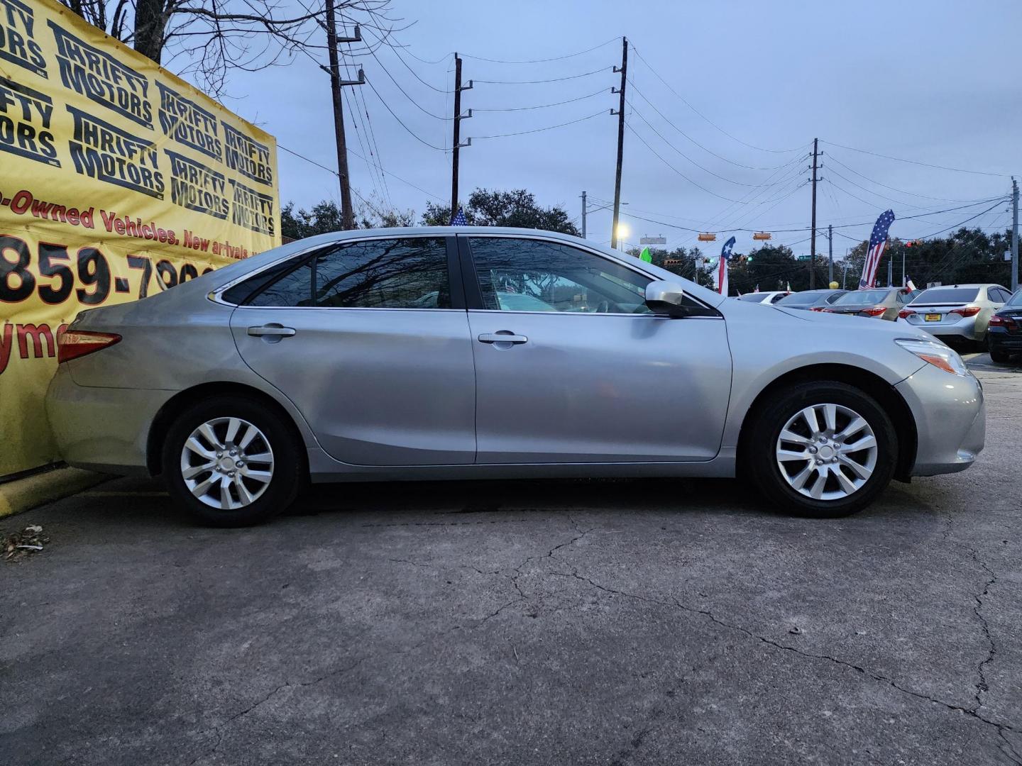 2016 Gray /Gray Toyota Camry XSE (4T4BF1FK5GR) with an 2.5L L4 DOHC 16V engine, Automatic 6-Speed transmission, located at 16710 Clay Rd., Houston, TX, 77084, (281) 859-7900, 29.834864, -95.656166 - Photo#3