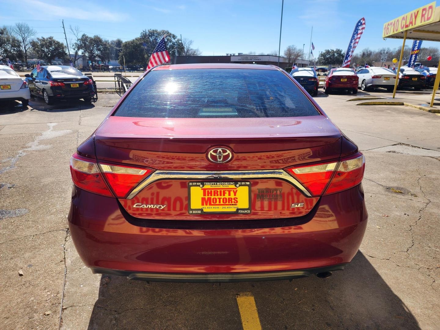 2016 Red /gray Toyota Camry SE (4T1BF1FK5GU) with an 2.5L L4 DOHC 16V engine, 6-Speed Automatic transmission, located at 16710 Clay Rd., Houston, TX, 77084, (281) 859-7900, 29.834864, -95.656166 - Photo#16