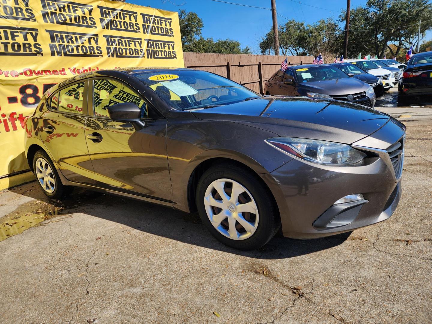 2016 Gray /gray Mazda MAZDA3 i Sport AT 4-Door (3MZBM1J7XGM) with an 2.0L L4 DOHC 16V engine, 6A transmission, located at 16710 Clay Rd., Houston, TX, 77084, (281) 859-7900, 29.834864, -95.656166 - Photo#2