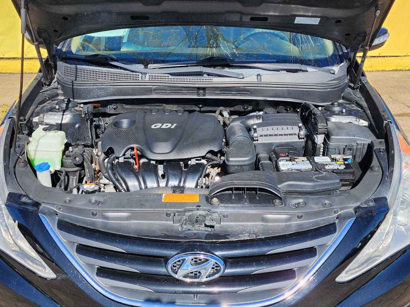 2014 Black /beige Hyundai Sonata GLS (5NPEB4AC3EH) with an 2.4L L4 DOHC 16V engine, 6-Speed Automatic transmission, located at 16710 Clay Rd., Houston, TX, 77084, (281) 859-7900, 29.834864, -95.656166 - Photo#13