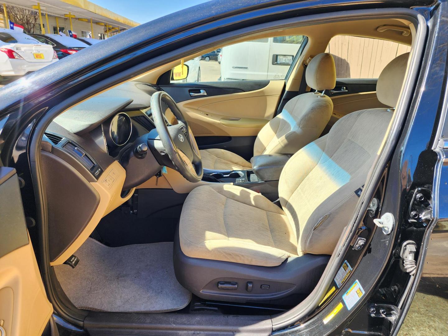 2014 Black /beige Hyundai Sonata GLS (5NPEB4AC3EH) with an 2.4L L4 DOHC 16V engine, 6-Speed Automatic transmission, located at 16710 Clay Rd., Houston, TX, 77084, (281) 859-7900, 29.834864, -95.656166 - Photo#9