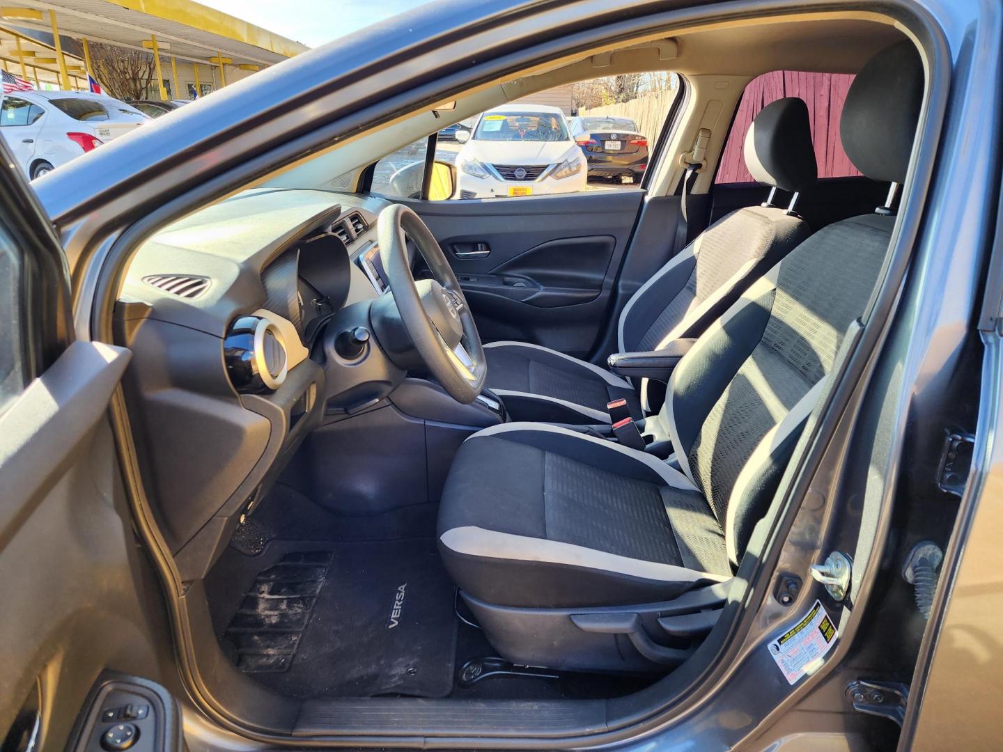 2020 Gray /gray Nissan Versa SV (3N1CN8EVXLL) with an 1.6L L4 DOHC 16V engine, Automatic transmission, located at 16710 Clay Rd., Houston, TX, 77084, (281) 859-7900, 29.834864, -95.656166 - Photo#4