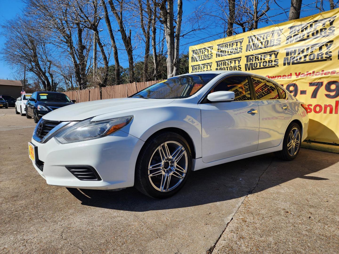 2016 White /Black Nissan Altima 2.5 SL (1N4AL3AP4GN) with an 2.5L L4 DOHC 16V engine, CVT transmission, located at 16710 Clay Rd., Houston, TX, 77084, (281) 859-7900, 29.834864, -95.656166 - Photo#1